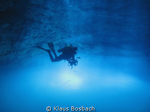 Diver (Girts Kravalis) floating over toxic Hidrogen Sulfi... by Klaus Bosbach 